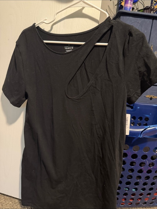 torrid Tops - torrid Black Short Sleeve Cutout Shoulder Tee